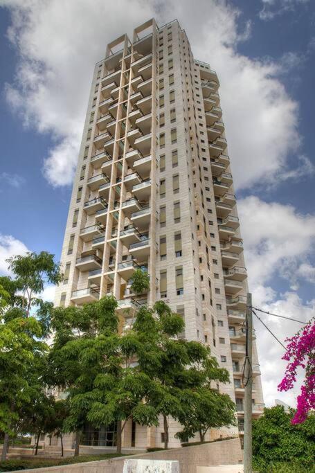 Beautiful Penthouse W/Amazing View, Prime Location Apartment Ramat Gan Luaran gambar