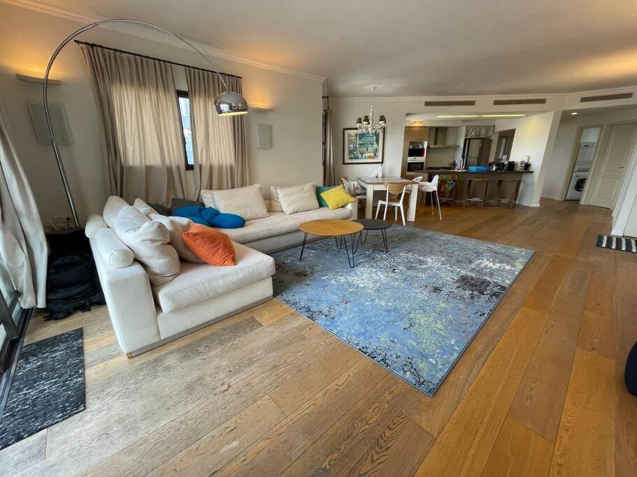 Beautiful Penthouse W/Amazing View, Prime Location Apartment Ramat Gan Luaran gambar