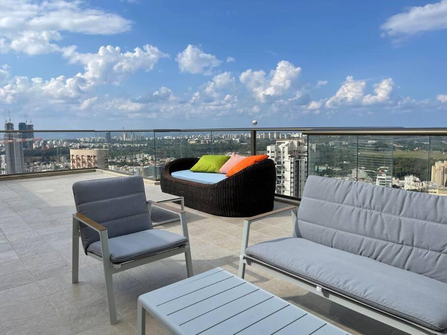 Beautiful Penthouse W/Amazing View, Prime Location Apartment Ramat Gan Luaran gambar