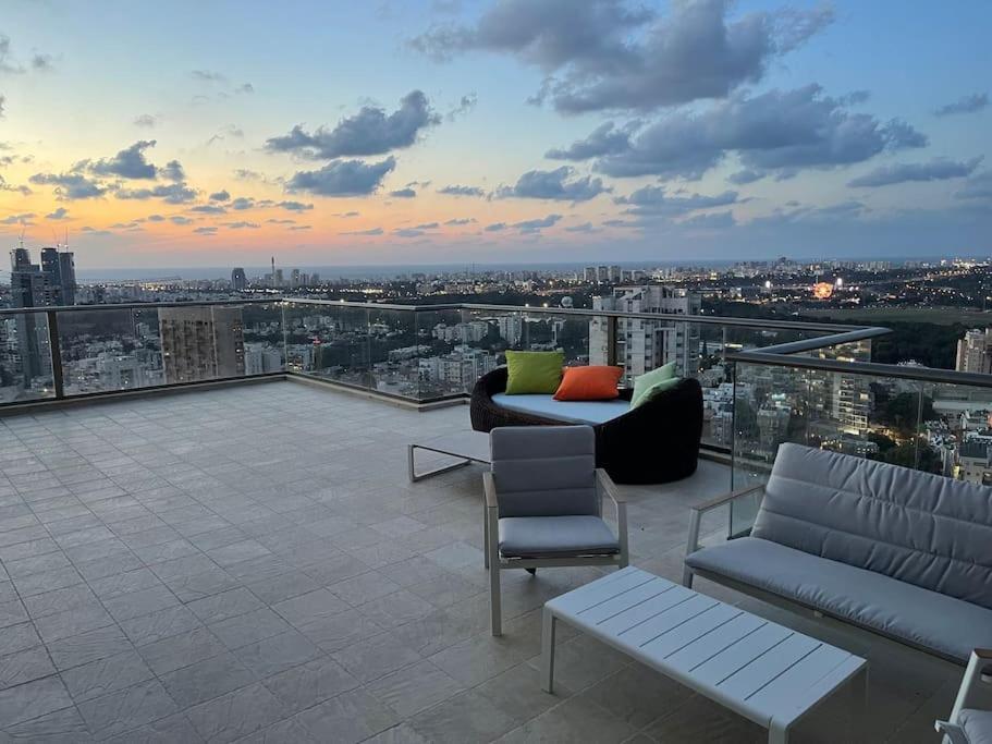 Beautiful Penthouse W/Amazing View, Prime Location Apartment Ramat Gan Luaran gambar