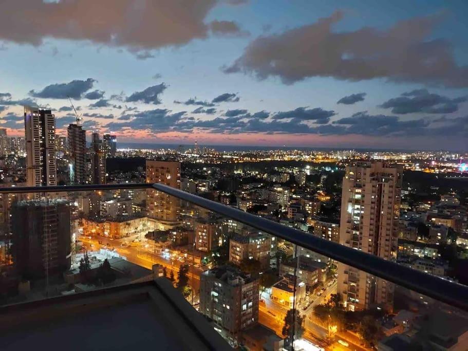 Beautiful Penthouse W/Amazing View, Prime Location Apartment Ramat Gan Luaran gambar