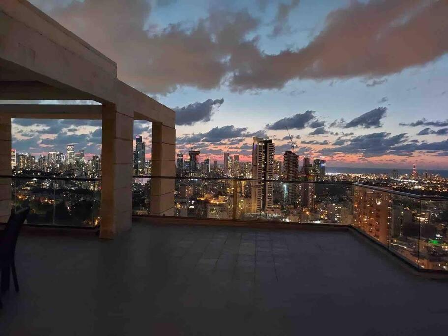 Beautiful Penthouse W/Amazing View, Prime Location Apartment Ramat Gan Luaran gambar