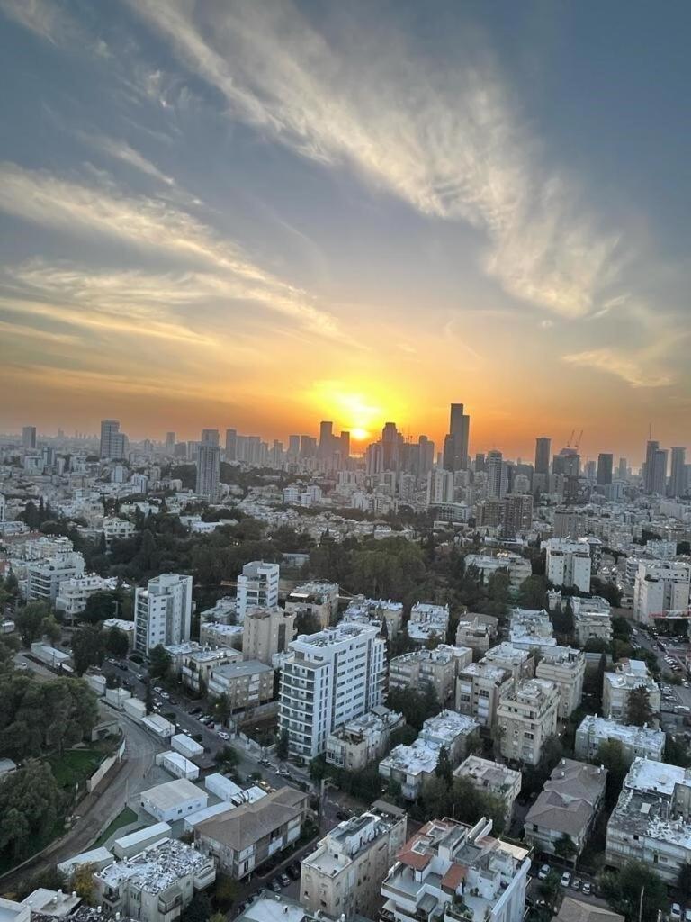 Beautiful Penthouse W/Amazing View, Prime Location Apartment Ramat Gan Luaran gambar