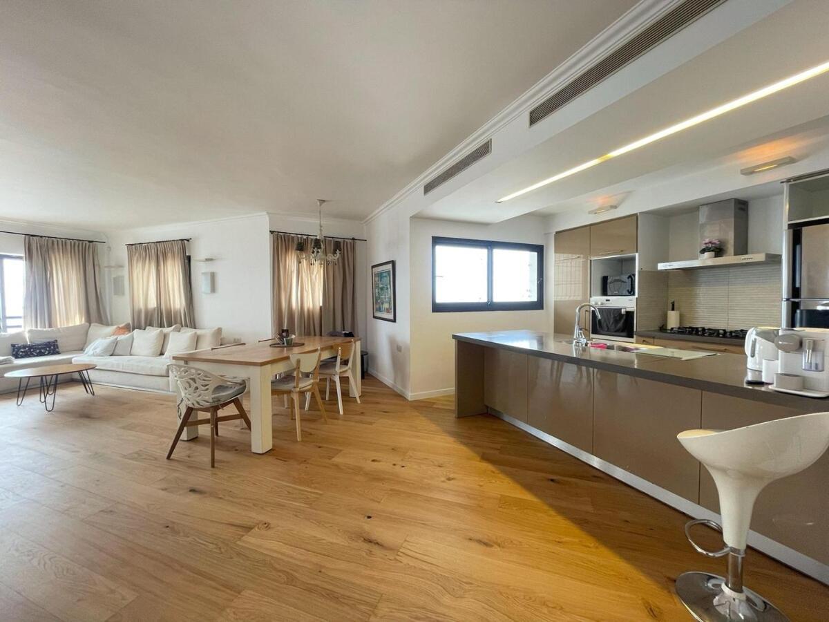 Beautiful Penthouse W/Amazing View, Prime Location Apartment Ramat Gan Luaran gambar