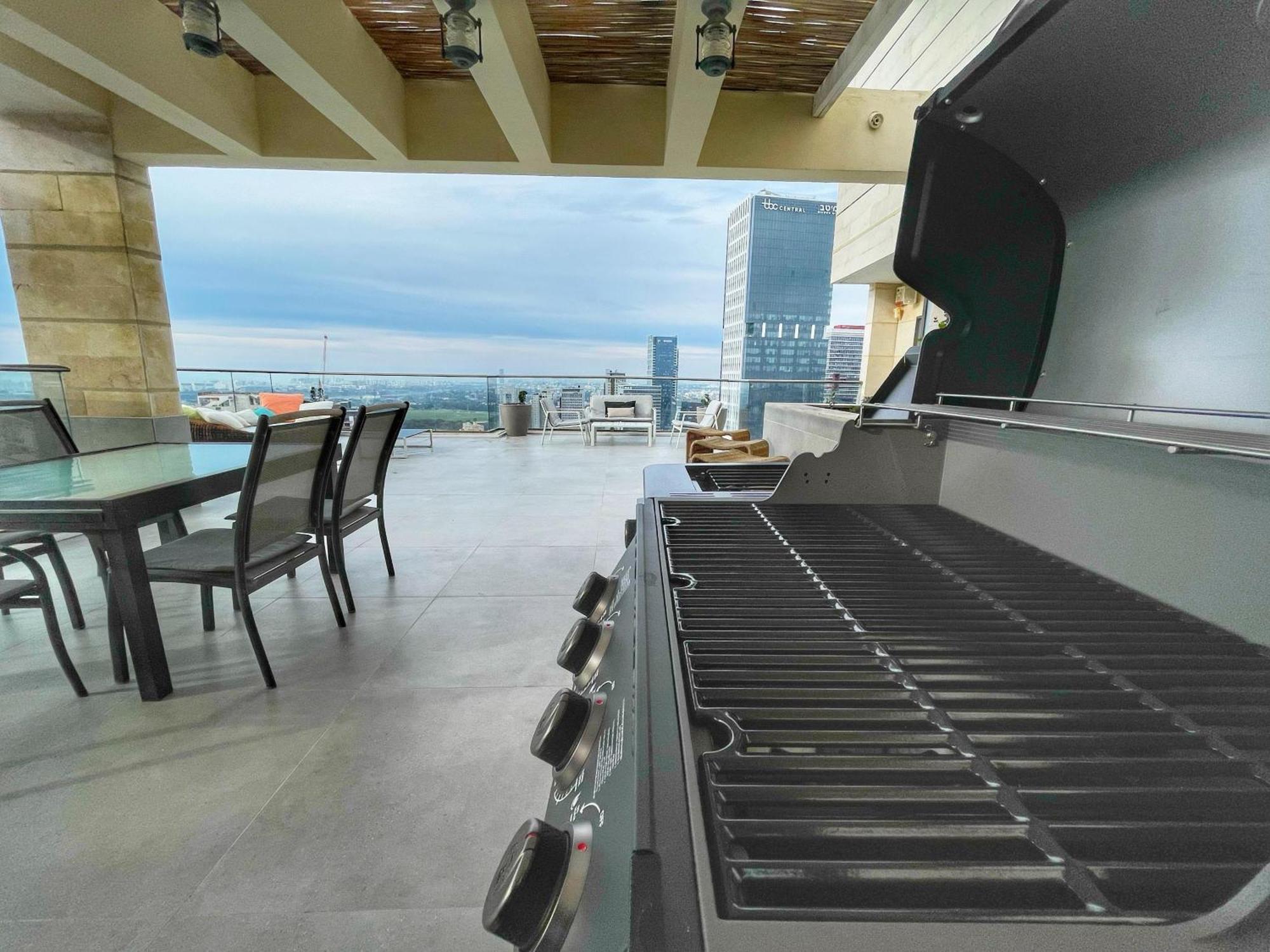Beautiful Penthouse W/Amazing View, Prime Location Apartment Ramat Gan Luaran gambar