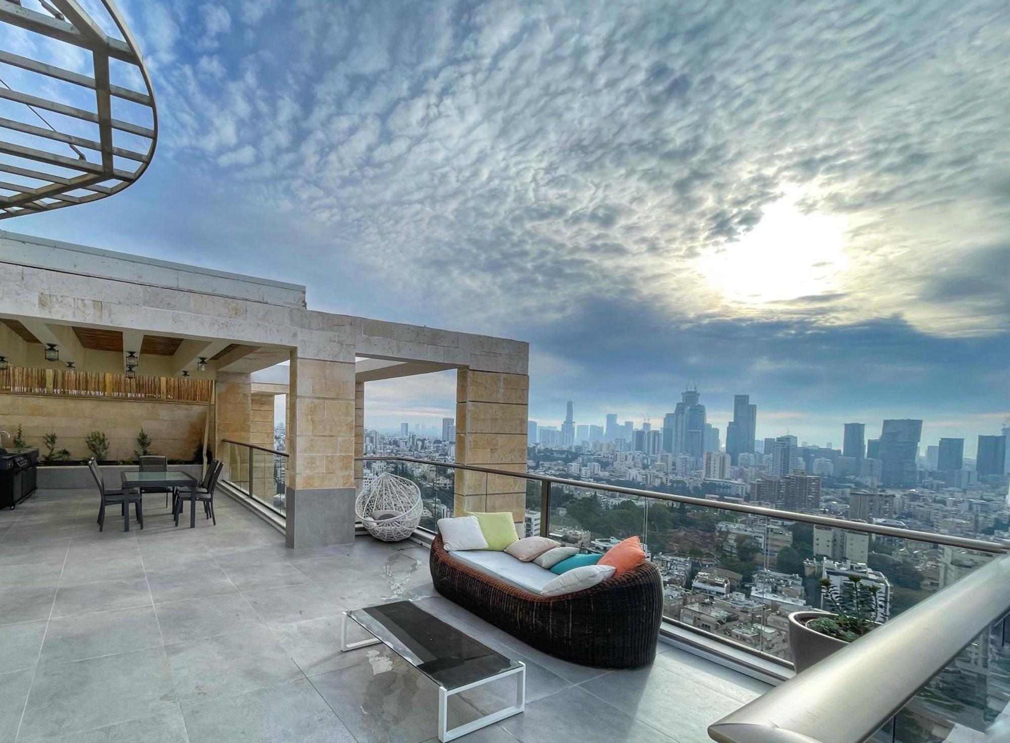 Beautiful Penthouse W/Amazing View, Prime Location Apartment Ramat Gan Luaran gambar