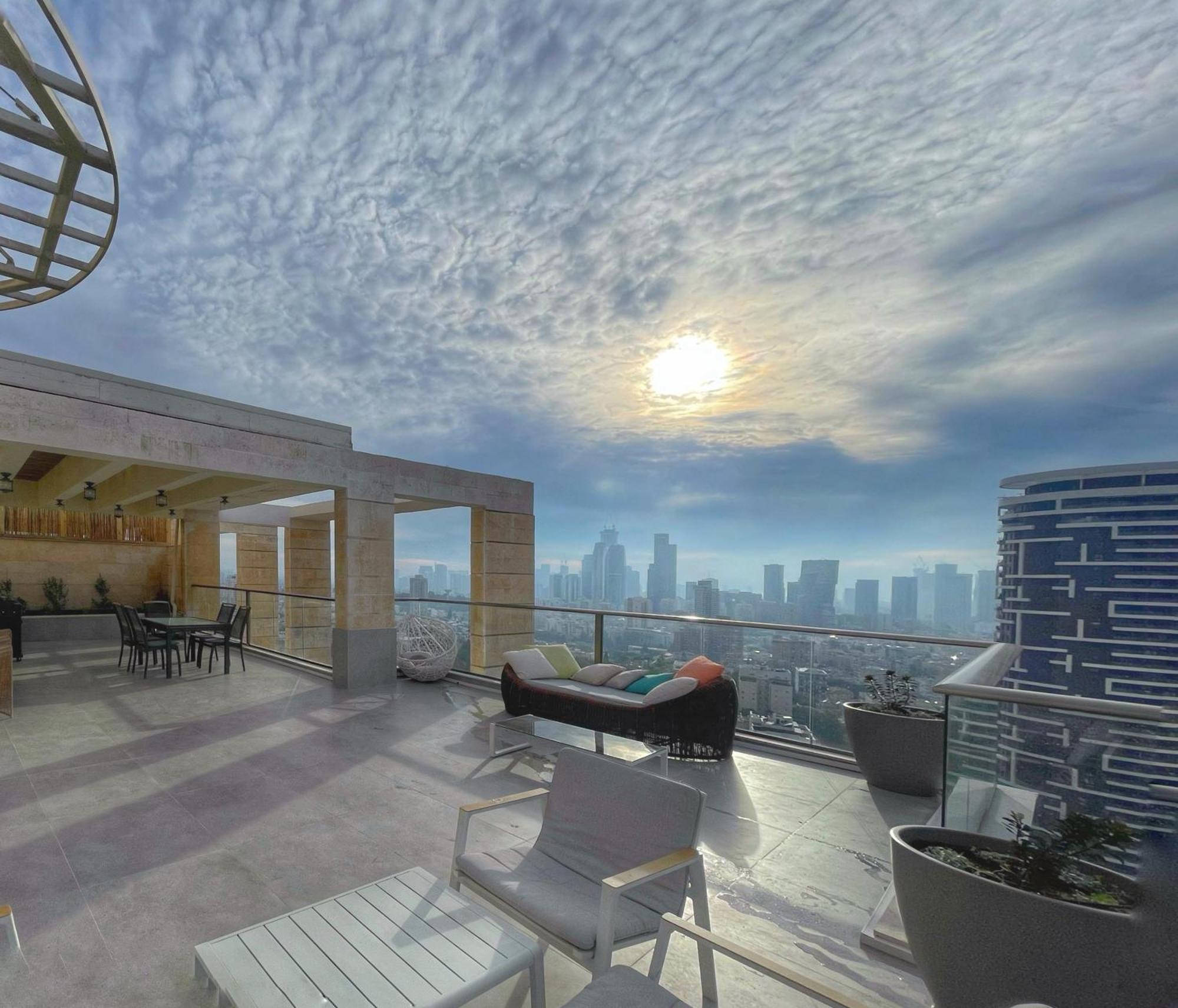 Beautiful Penthouse W/Amazing View, Prime Location Apartment Ramat Gan Luaran gambar